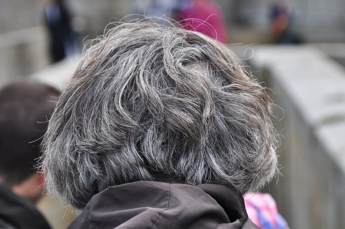 Ter cabelo grisalho pode trazer um benefício de saúde inesperado