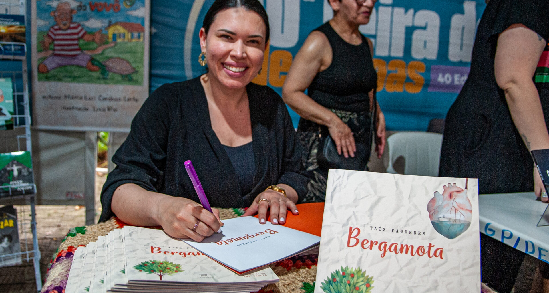 Autora canoense Taís Fagundes fala sobre “Bergamota Literária”, nesta segunda (6) na 40ª Feira do Livro de Canoas