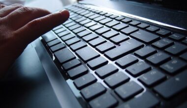 Obedientes e sempre disponíveis. Aumento de sites com "namoradas de IA" levanta preocupações