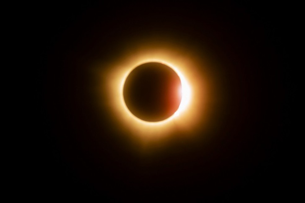 106517610_View of a total solar eclipse seen from Mazatlan Sinaloa state Mexico on April 8 2024 This — Foto: oglobo