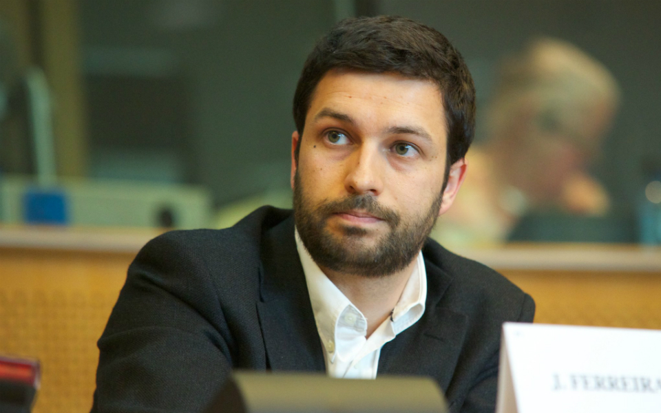Candidatura de João Ferreira (CDU) a Lisboa vê projeções de terceiro lugar "com cautela"