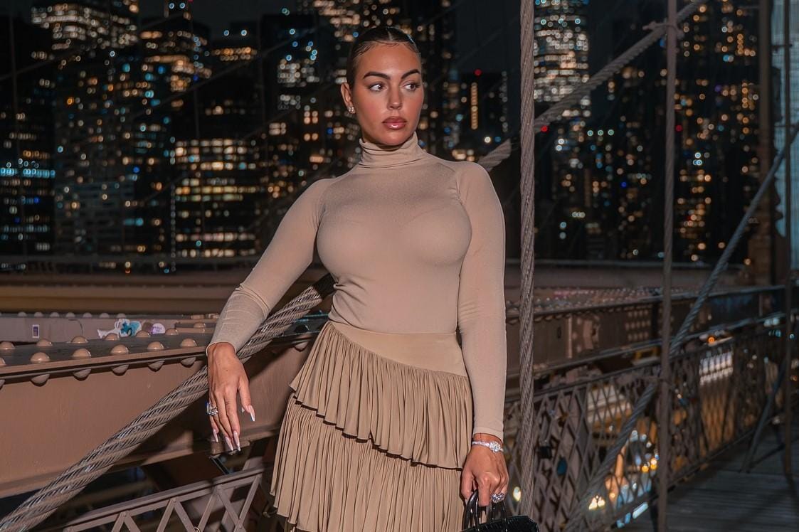 Será o novo brinquedo de Georgina mais valioso do que o anel de noivado?