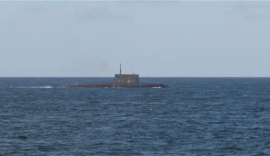 Secretário-geral da NATO troça da Rússia por causa de submarino "coxo" no Canal da Mancha