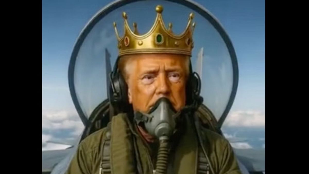 Internet indignada com o vídeo de Donald Trump a "despejar fezes" em cima de manifestantes