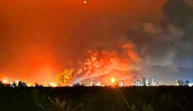 Refinaria que processa petróleo russo na Hungria em chamas após explosão