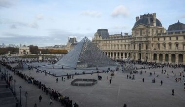 Museu do Louvre transfere secretamente parte da coleção de joias para o cofre subterrâneo do Banco de França