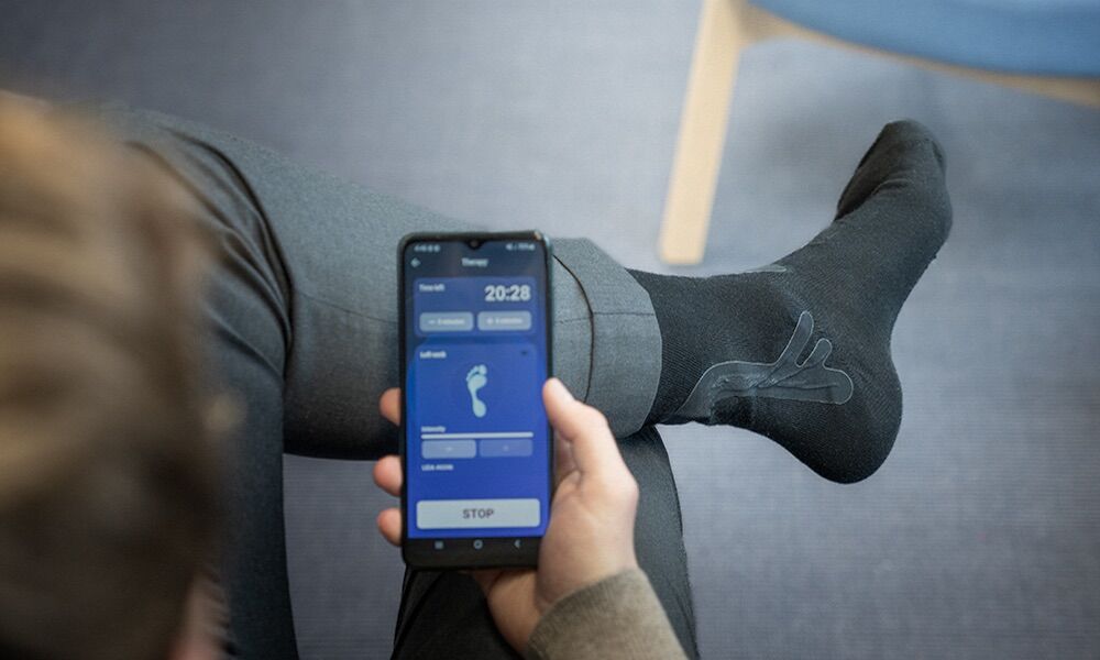 Cientistas suíços criaram meias inteligentes que aliviam dor causada pela diabetes