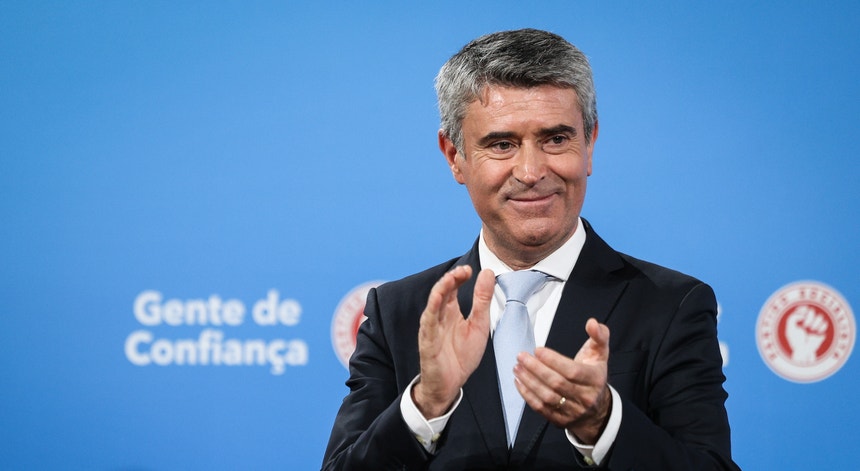 OE2026. Carneiro vai propor à Comissão Política do PS abstenção na generalidade