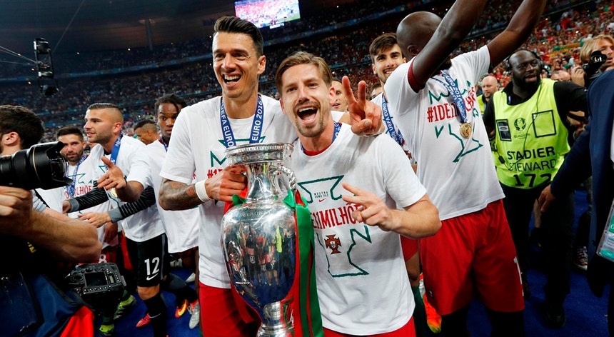 Adrien Silva, campeão europeu por Portugal em 2016, termina carreira aos 36 anos