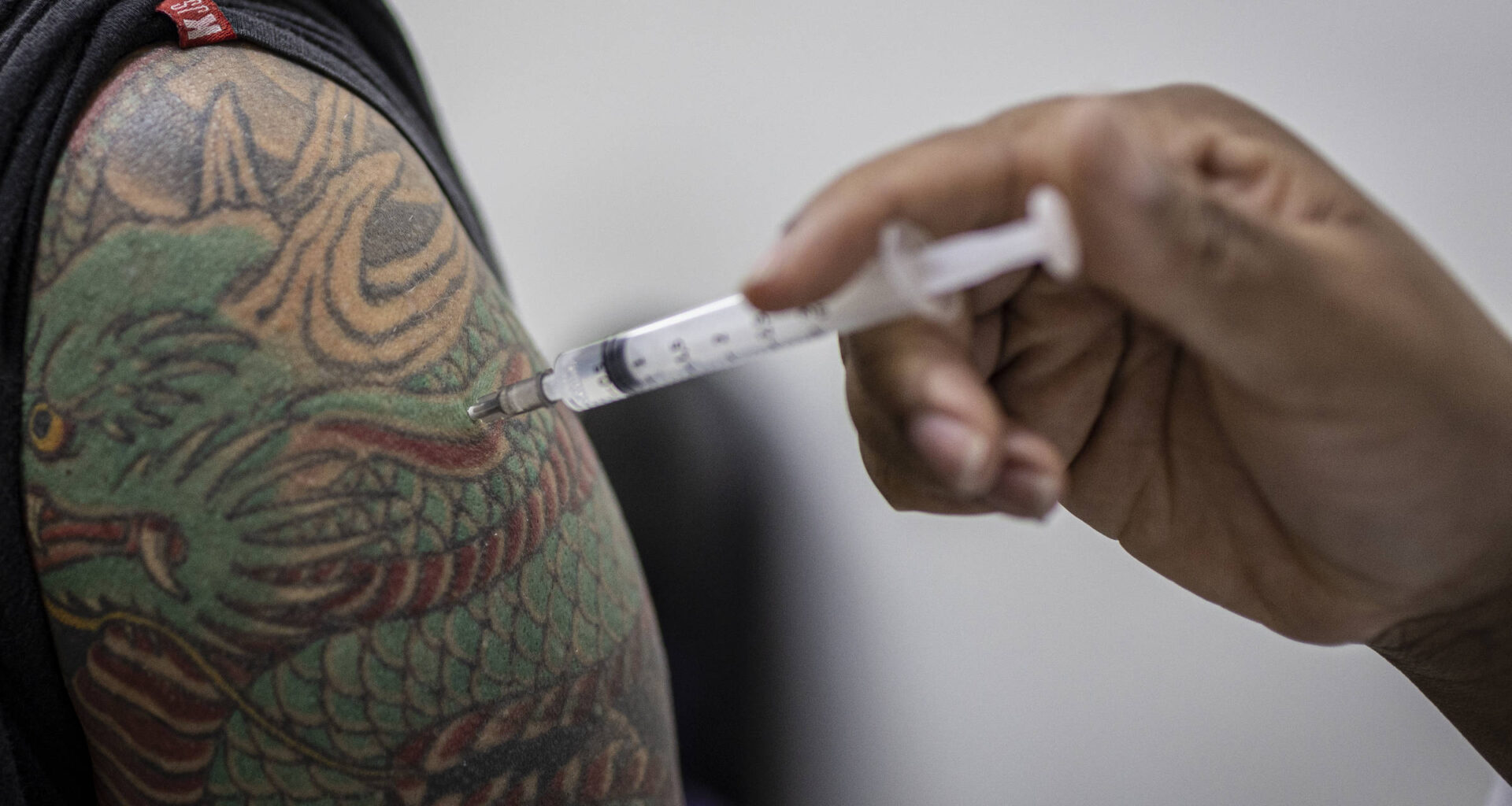 Entenda por que vacinas têm menos efeito em idosos - 29/10/2025 - Equilíbrio e Saúde