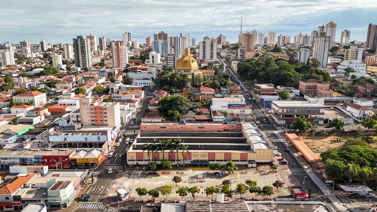Oficina gratuita de fotografia explora 168 anos do centro de São Carlos