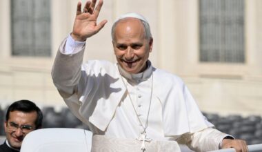 Papa aos fiéis de língua portuguesa: rezar o terço e ser missionário de paz