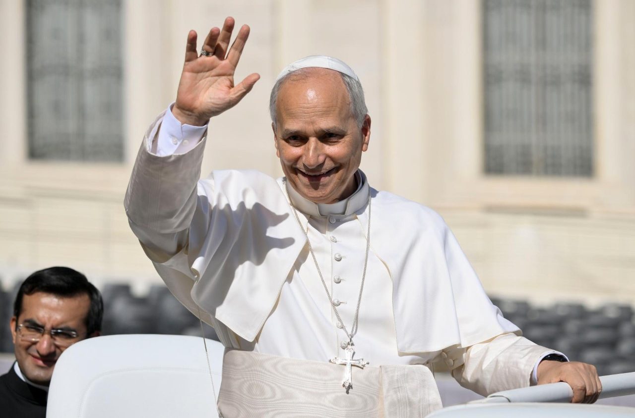Papa aos fiéis de língua portuguesa: rezar o terço e ser missionário de paz