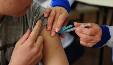 Vacinação contra o HPV para jovens de 15 a 19 anos é prorrogada até dezembro e está disponível em Passo Fundo 