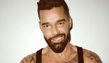 Peladão! Ricky Martin agita a web com clique ousado e deixa fãs enlouquecidos