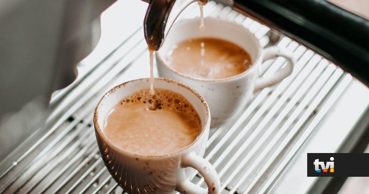 Se tem mais de 60 anos e bebe café, não ignore este aviso - Dois às 10