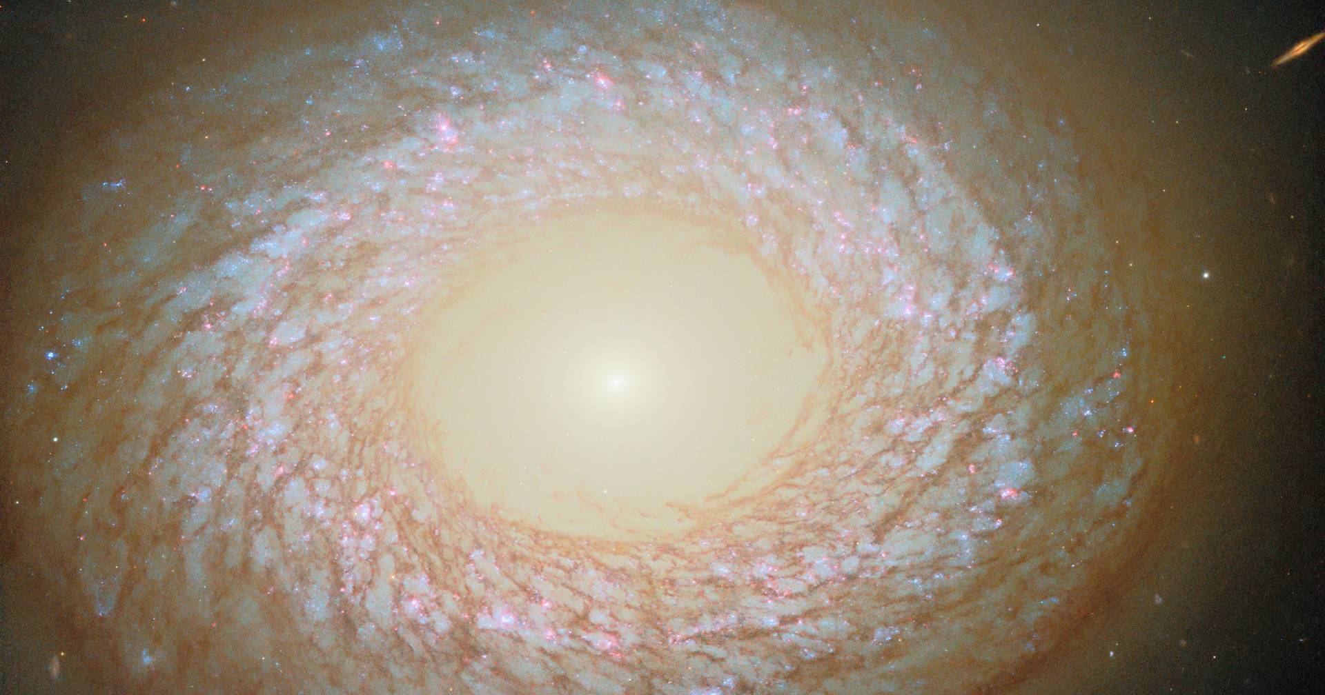 Hubble descobre galáxia enigmática que desafia classificação