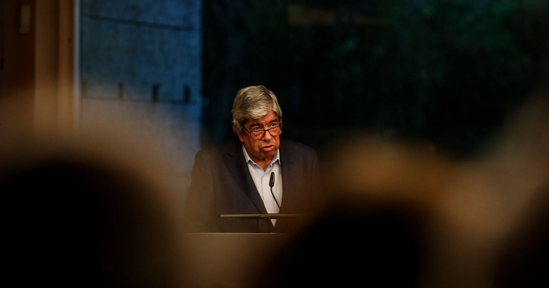Ferro Rodrigues considera "incompreensível" silêncio de Aguiar-Branco sobre portugueses detidos