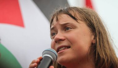 elementos da flotilha denunciam que foram "tratados como animais" por Israel