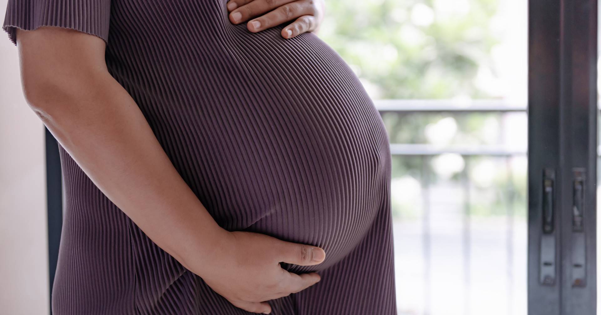 Bebé nasce na receção de hospital em Gaia e bate com a cabeça no chão