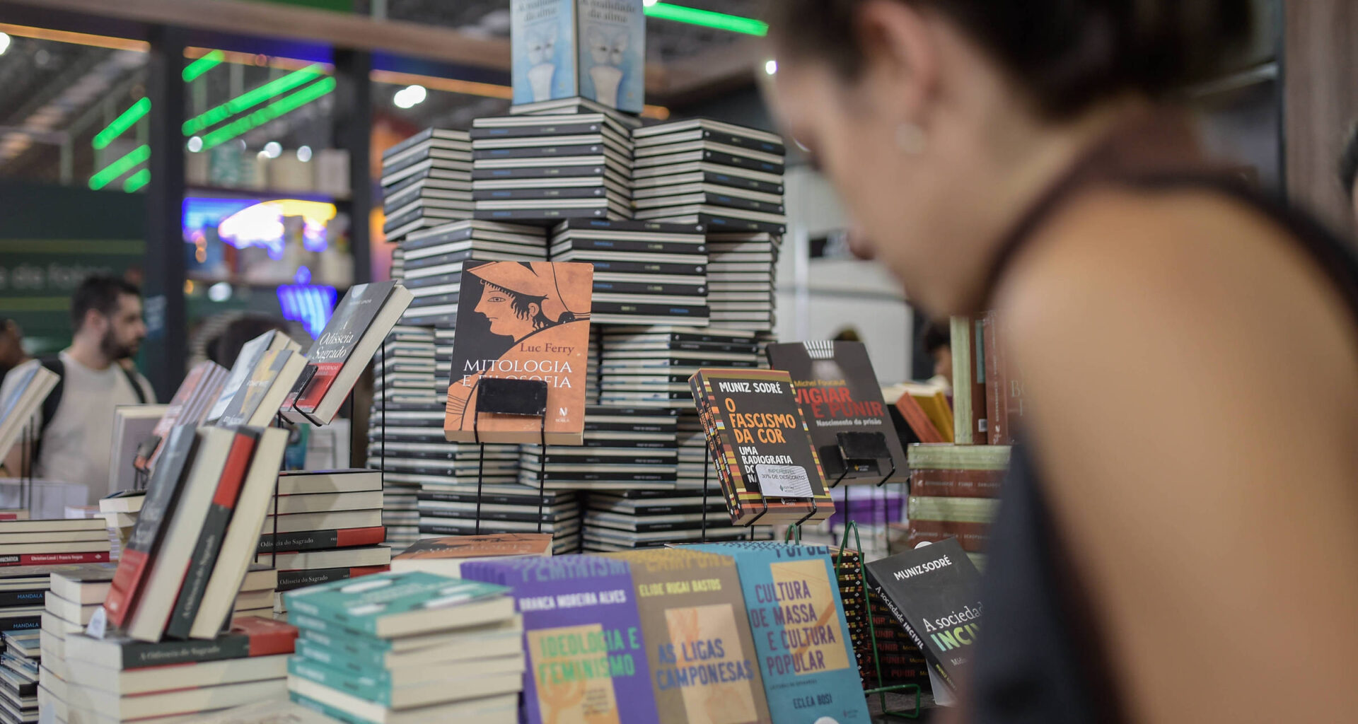 Bienal do Livro do Paraná é adiada após série de problemas - 06/10/2025 - Ilustrada