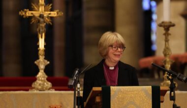 Quase 500 anos mais tarde, a Igreja de Inglaterra opta definitivamente pelo protestantismo