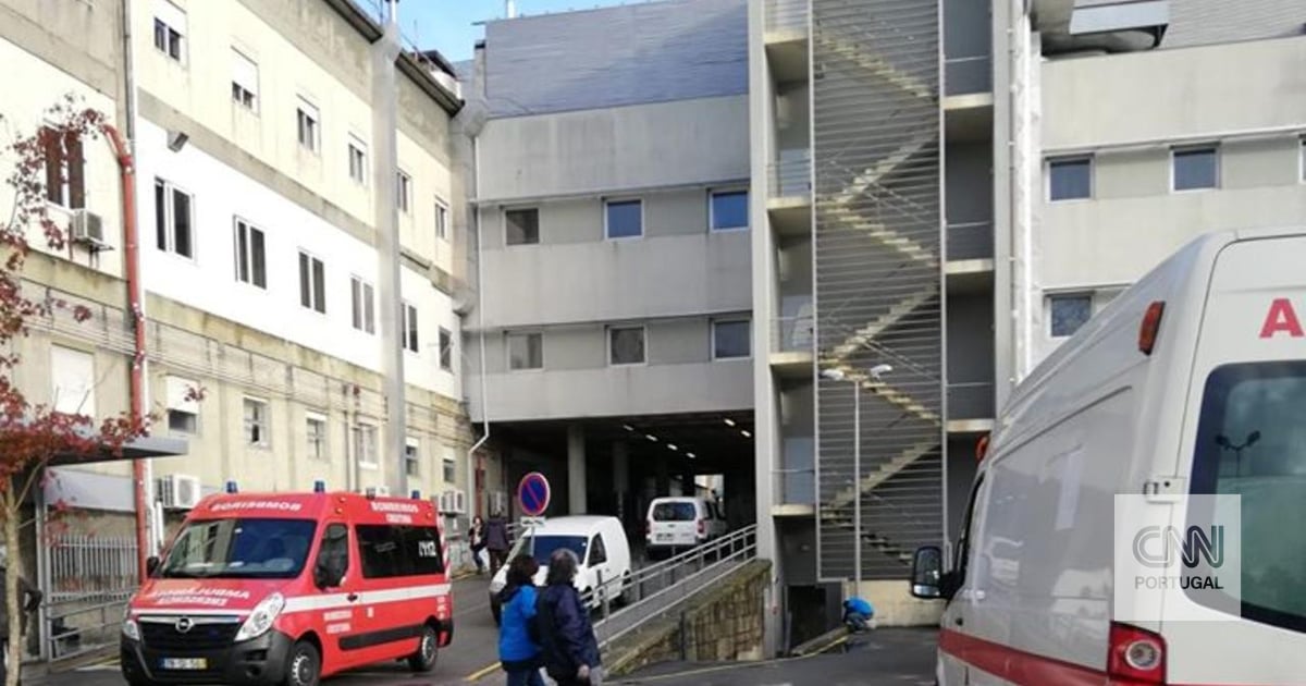 Bebé bate com a cabeça no chão após nascer na receção do hospital de Gaia
