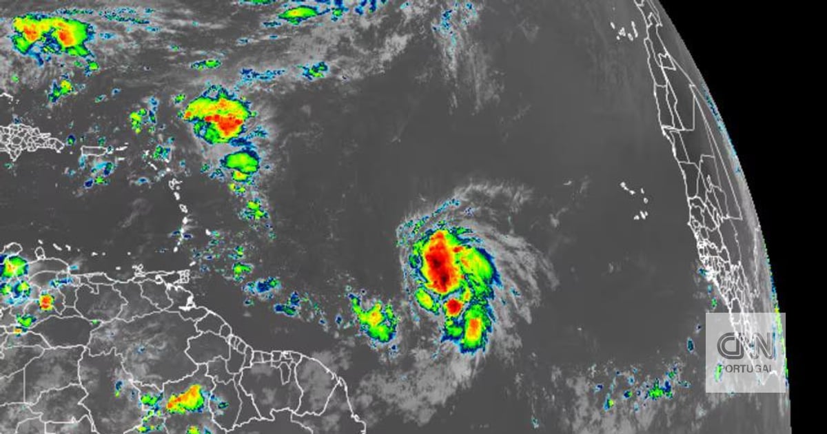 Há uma nova tempestade no Atlântico que se está a transformar num furacão