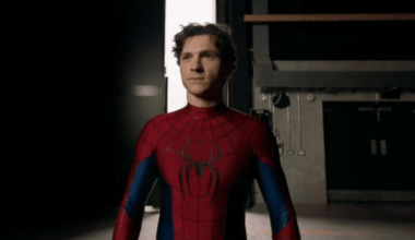 Pai de Tom Holland detalha acidente que causou lesão no ator nas filmagens de novo 'Homem-Aranha'
