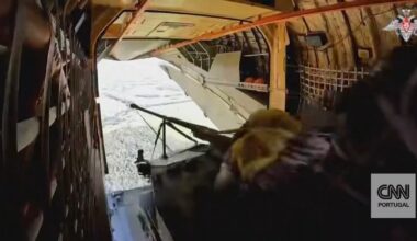 Rússia está a ensinar a China a lançar tanques e tropas de aviões. Manobra da Guerra Fria pode ser usada para invadir Taiwan