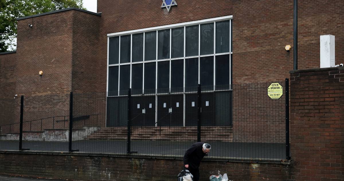 Polícia britânica diz que autor de ataque a sinagoga invocou Estado Islâmico