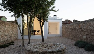 Arquiteto português recebe prémio Baku 2025: transformou a casa de 90 anos dos avós num atelier