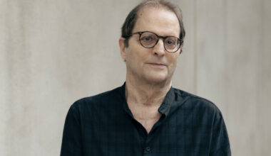 Dizem que húngaro é a língua do demônio, brinca tradutor - 09/10/2025 - Ilustrada