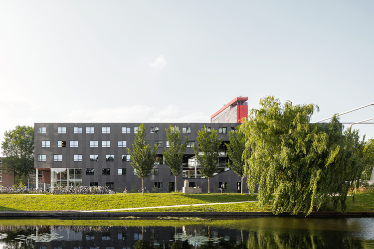 Suíte 9 no Campus da Universidade de Tecnologia de Delft / Studioninedots - Fotografia de Exterior