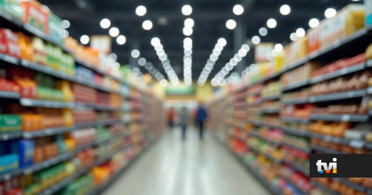 Supermercado recruta colaboradores para 8 dias de trabalho por mês com salário de 855 euros - Dois às 10