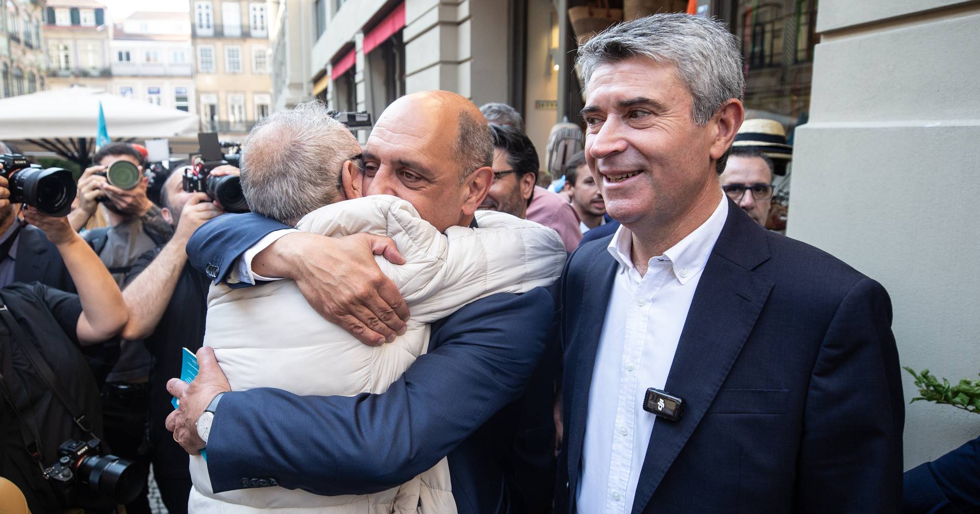 Carneiro diz que Governo cumpriu exigências do PS e abre porta à viabilização