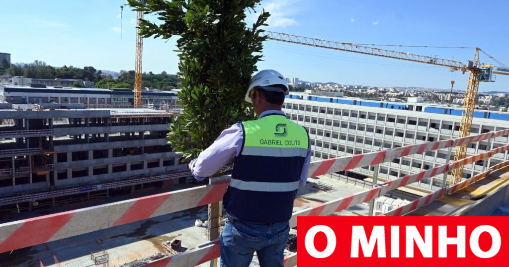 Grupo de Famalicão celebra 'pau-de-fileira' em obra milionária em Lisboa