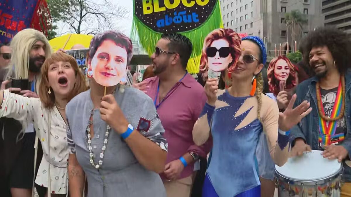 Fãs de Vale Tudo fazem Carnaval fora de época e Debora Bloch reage: "Iria se estivesse viva"