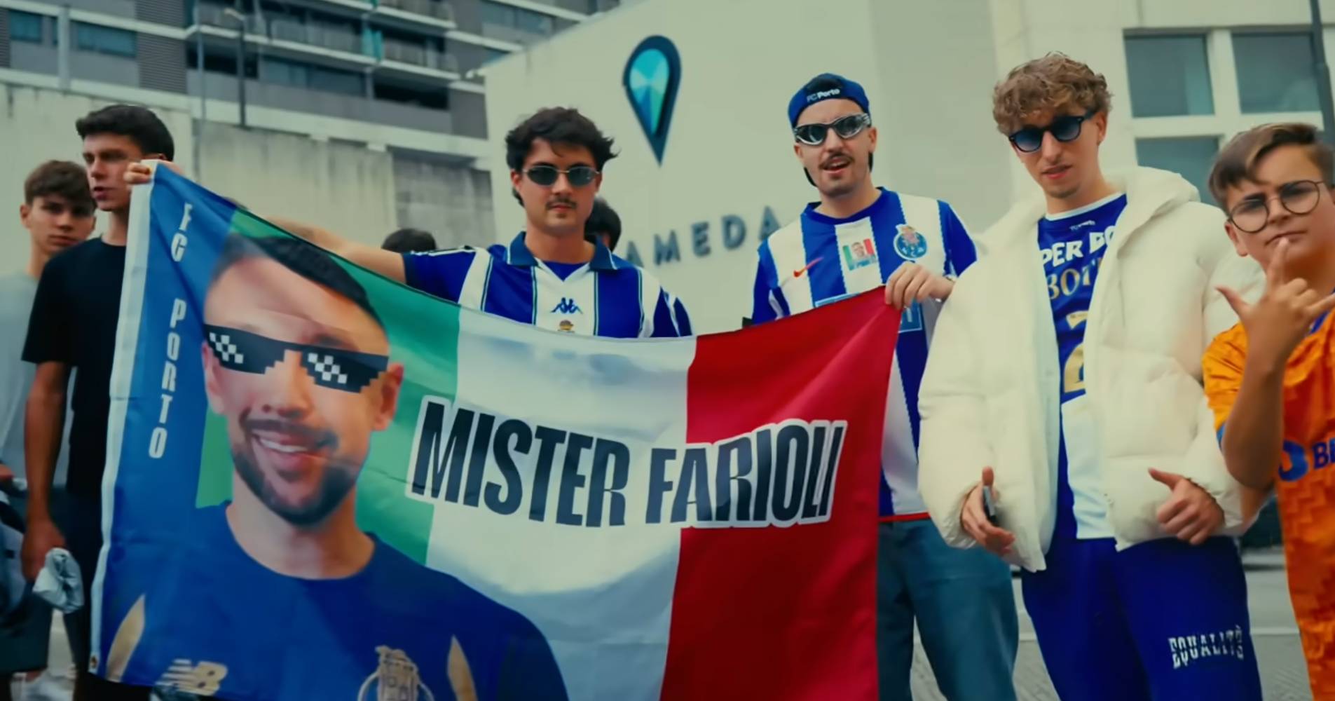 "Mister Farioli": hit que fez furor entre adeptos do FC Porto já existe em português