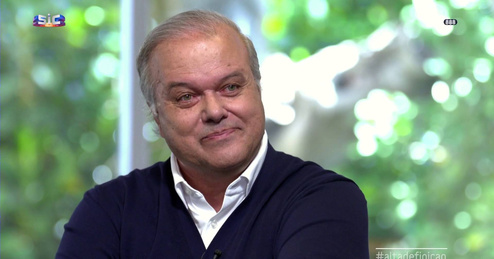 “Choca-me que só possam votar aos 18, mas no digital sejam maiores de idade aos 11. Podem ver pornografia, tutoriais de beleza e peso” - SIC Notícias