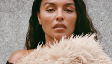 Camisa tendência da Mango Outlet custava 70 euros e agora não chega a 12