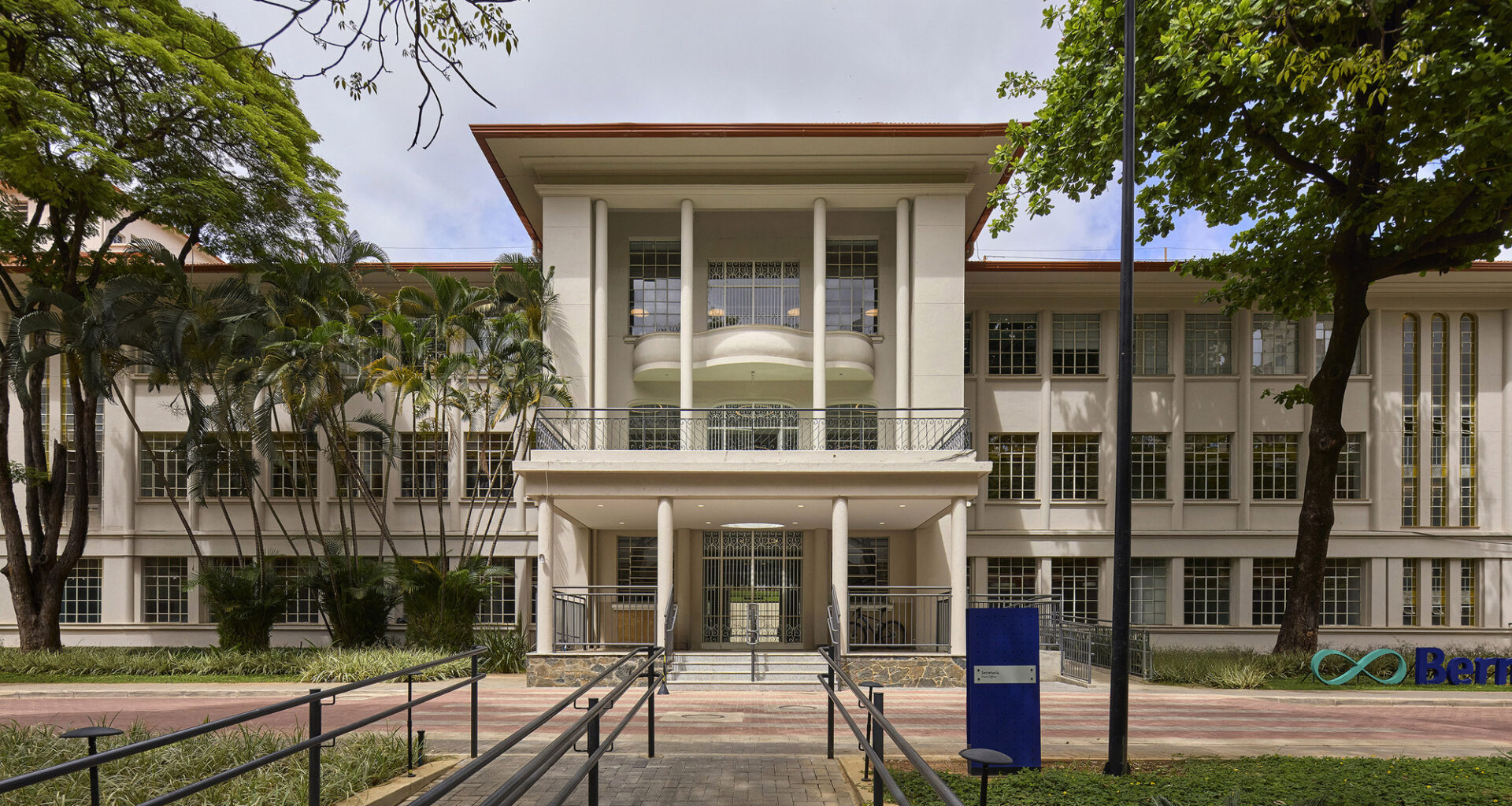 Colégio Bernoulli Cidade Jardim / BCMF Arquitetos