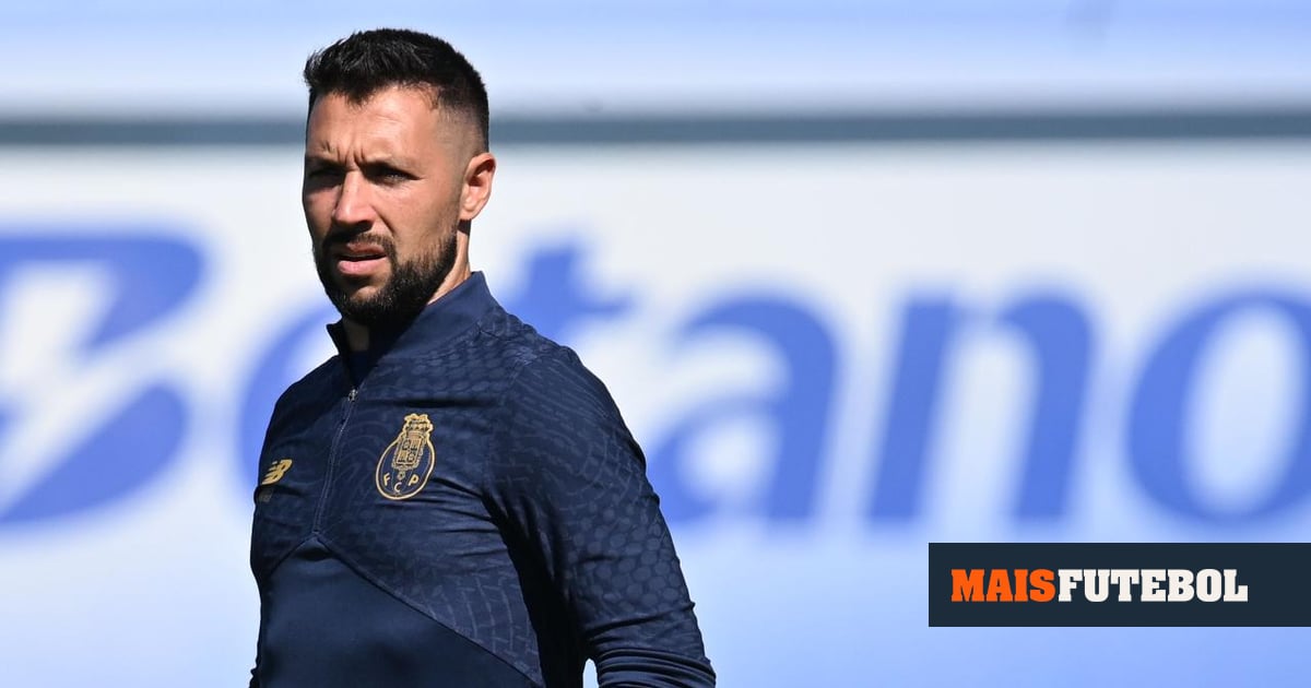 FC Porto: Farioli chama três «bês» e um júnior antes da Taça de Portugal