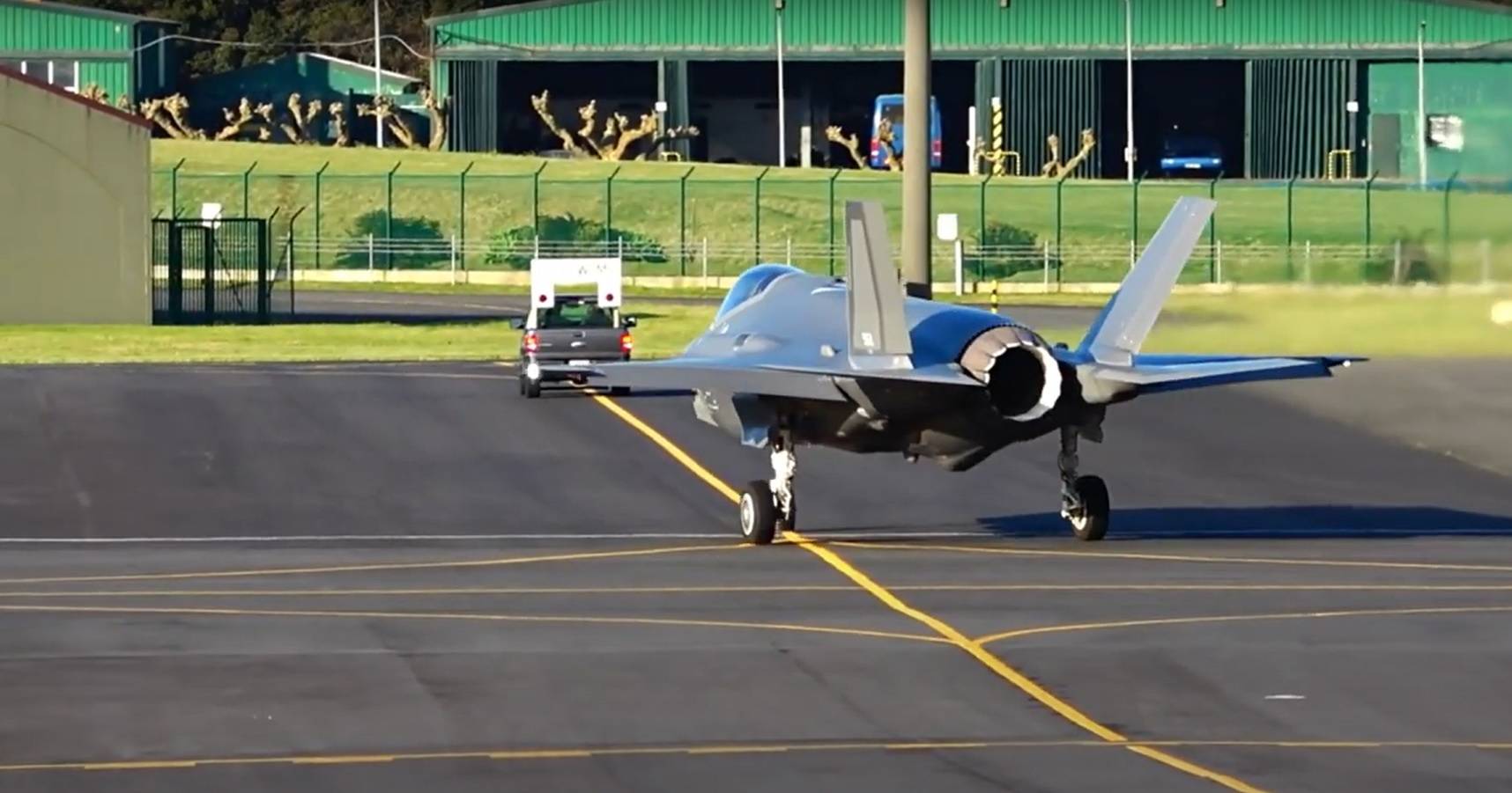 Marcelo entende que "não vale a pena fazer uma questão diplomática" da passagem dos F-35 pelas Lajes