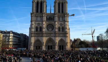 "Não abram a catedral": carta descoberta em Notre-Dame deixa aviso sobre "carnificina"