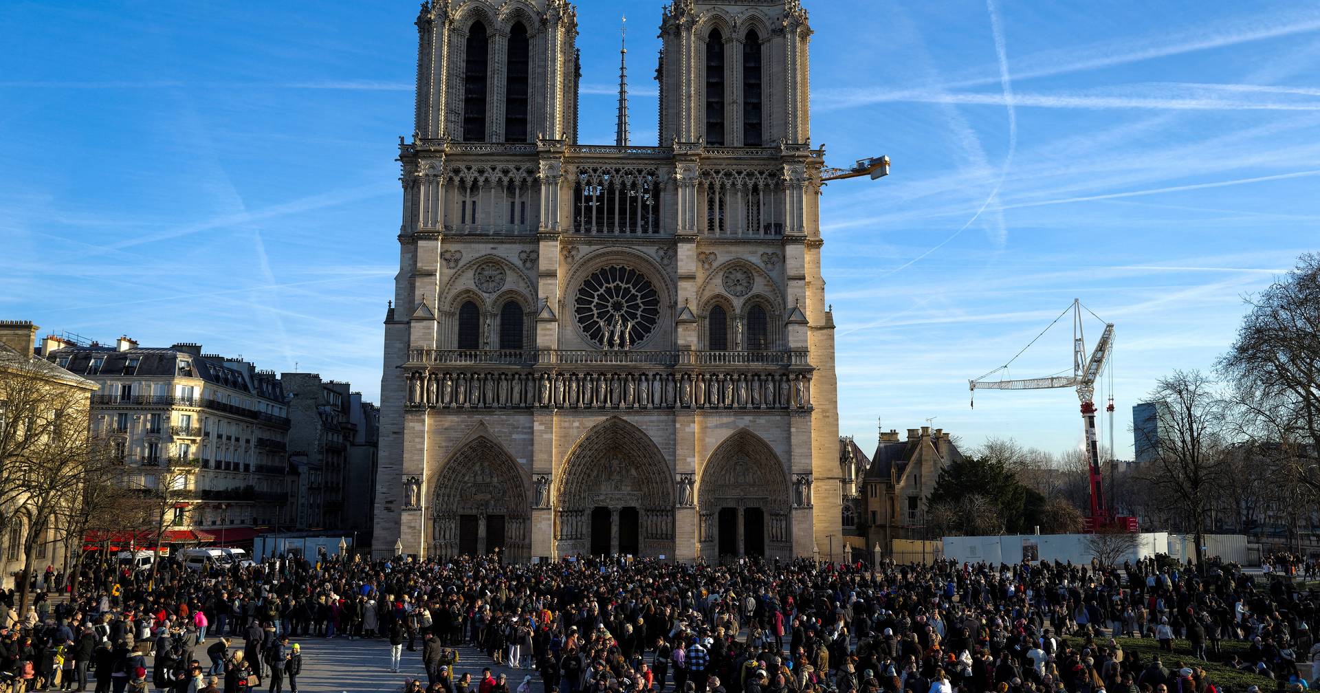 "Não abram a catedral": carta descoberta em Notre-Dame deixa aviso sobre "carnificina"