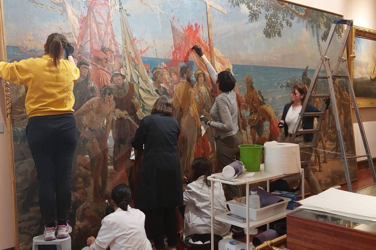 Ativistas lançam tinta vermelha em quadro de 1892 em Madri - 14/10/2025 - Ilustrada