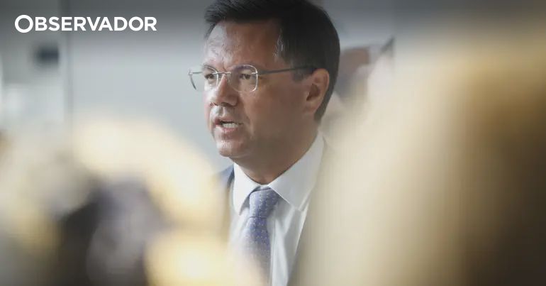 "Governo não usa" 'Whatsapp interno' que custou 1,6 milhões – Observador