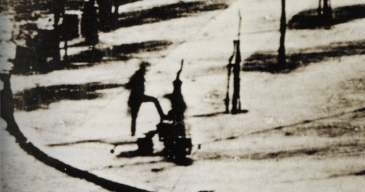 o primeiro registro fotográfico de uma pessoa foi feita por pura coincidência