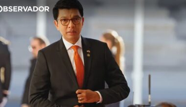 Militares tomam poder após destituição do Presidente – Observador